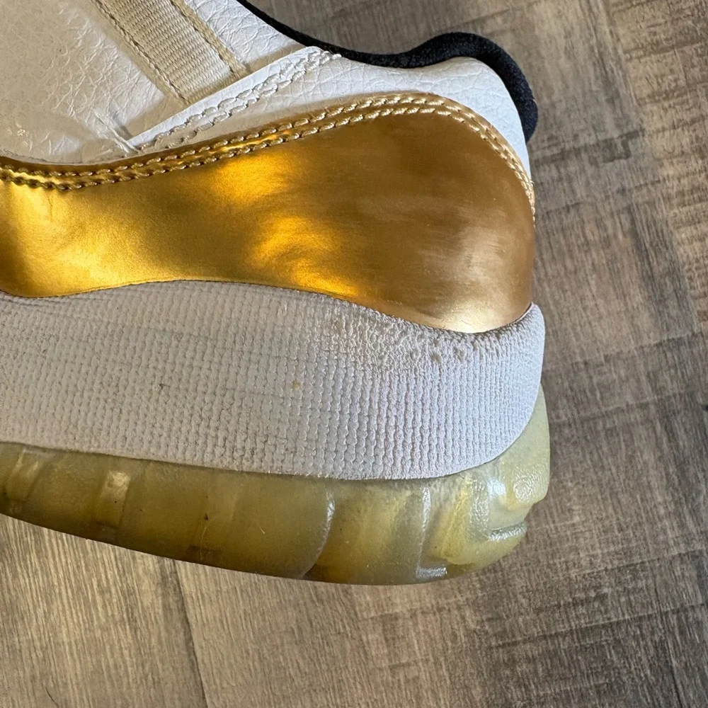 Jordan 11’s Retro Men’s Size 8.5 Gold & White - Picture 10 of 10